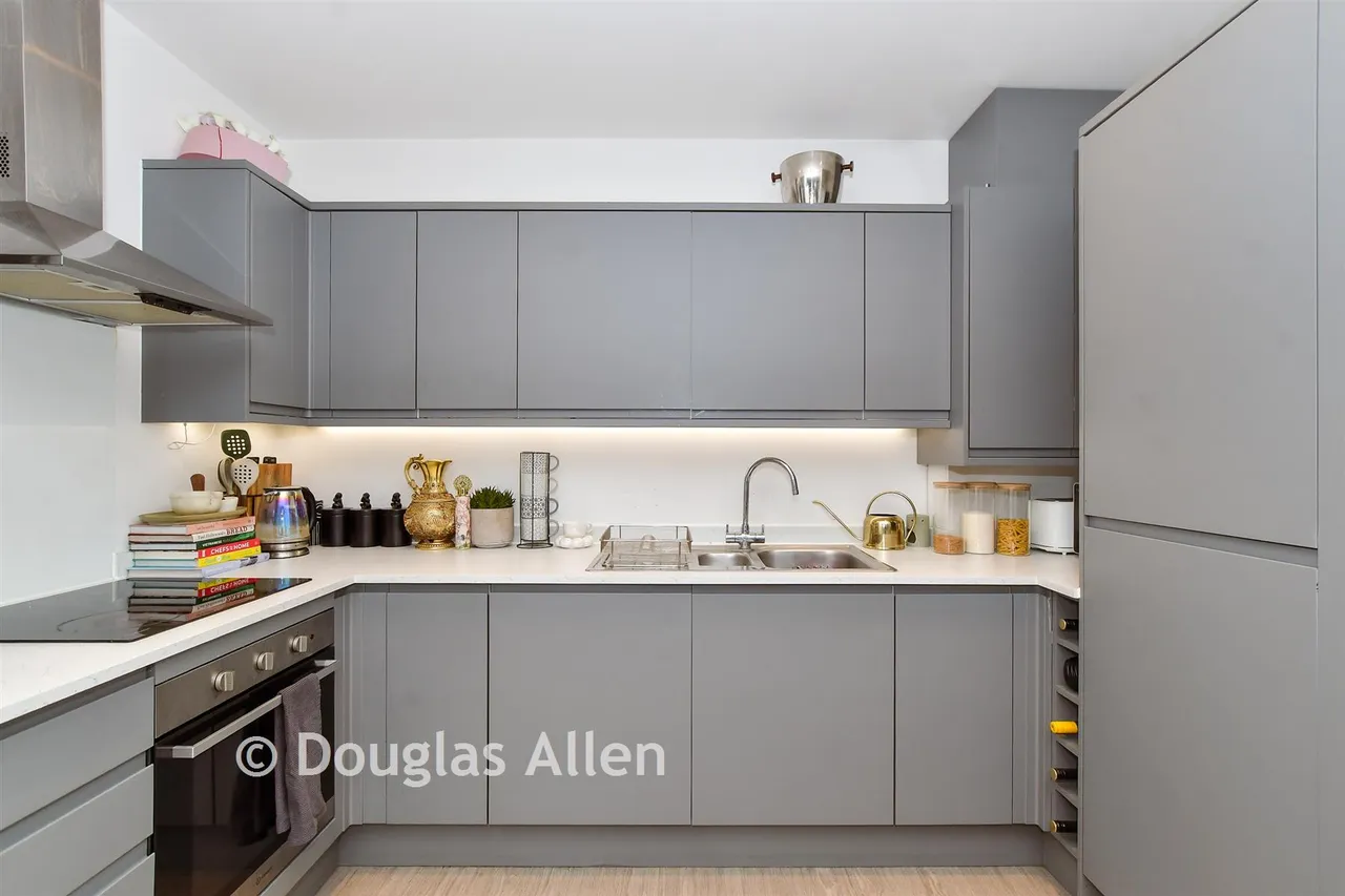 Lena Kennedy Close, Chingford, E4, photo 10