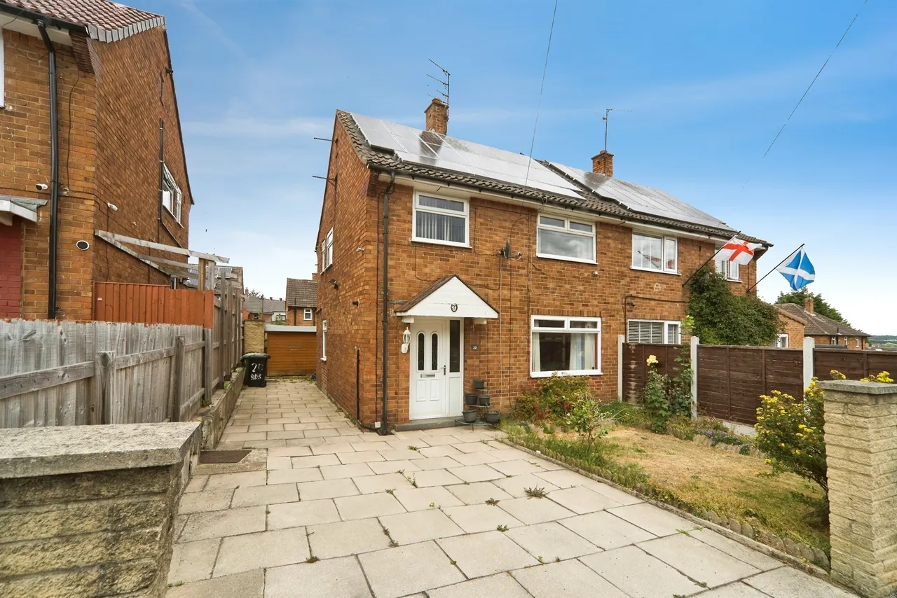 3 bed house for sale — Raynville Drive, Bramley, LEEDS