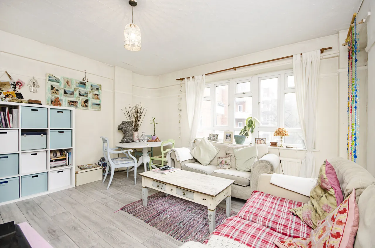 3 bed flat to rent — 54 Broadway House, Jackman Street, London