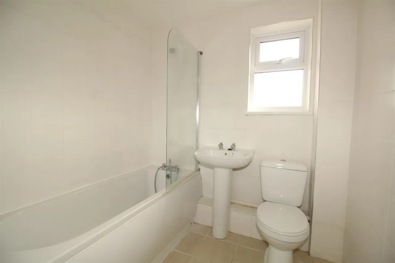 Landau Way, Turnford, photo 6