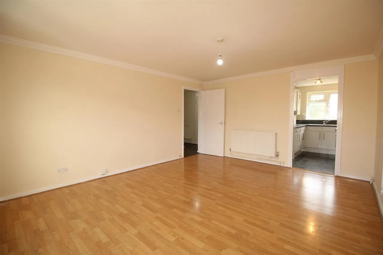 Landau Way, Turnford, photo 5