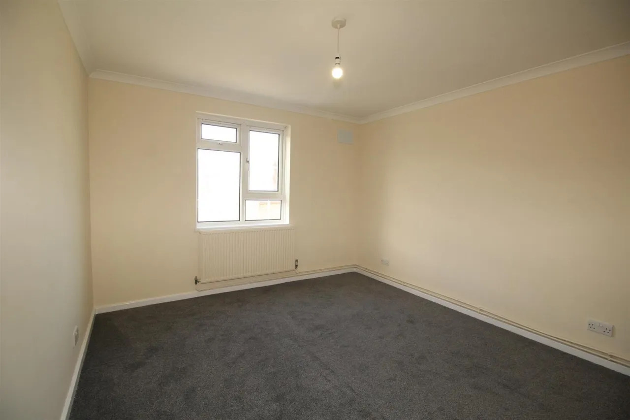Landau Way, Turnford, photo 7