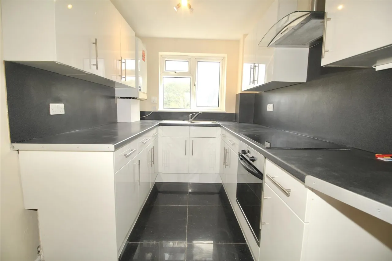 Landau Way, Turnford, photo 2