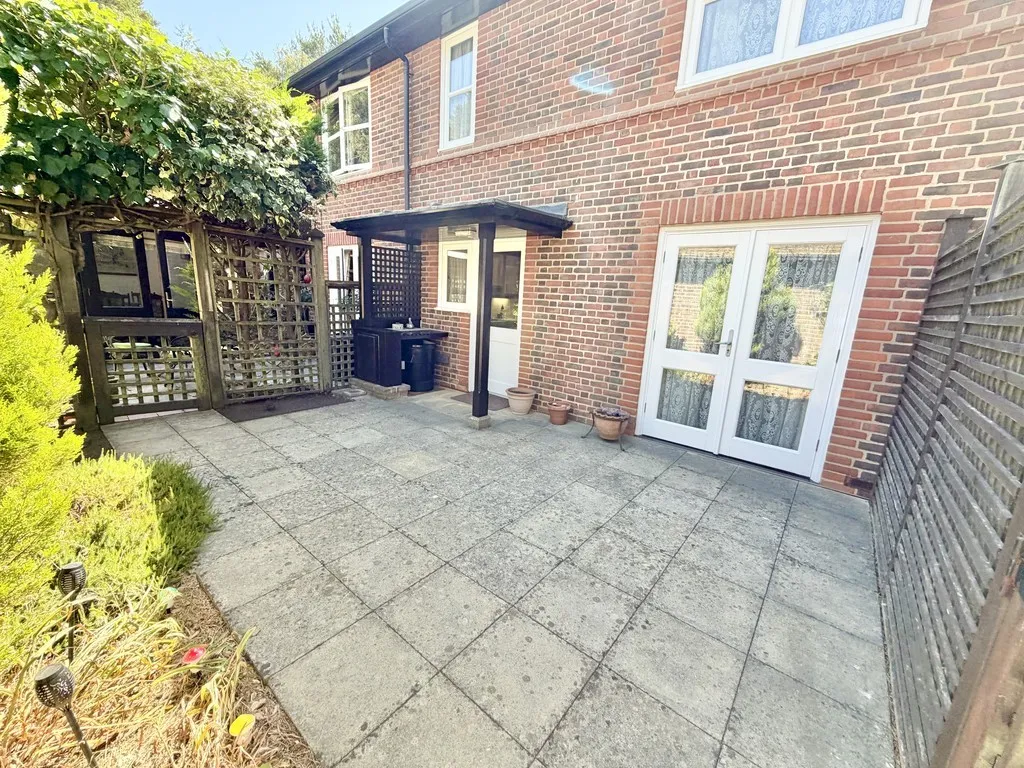 Mytchett, Camberley, photo 6