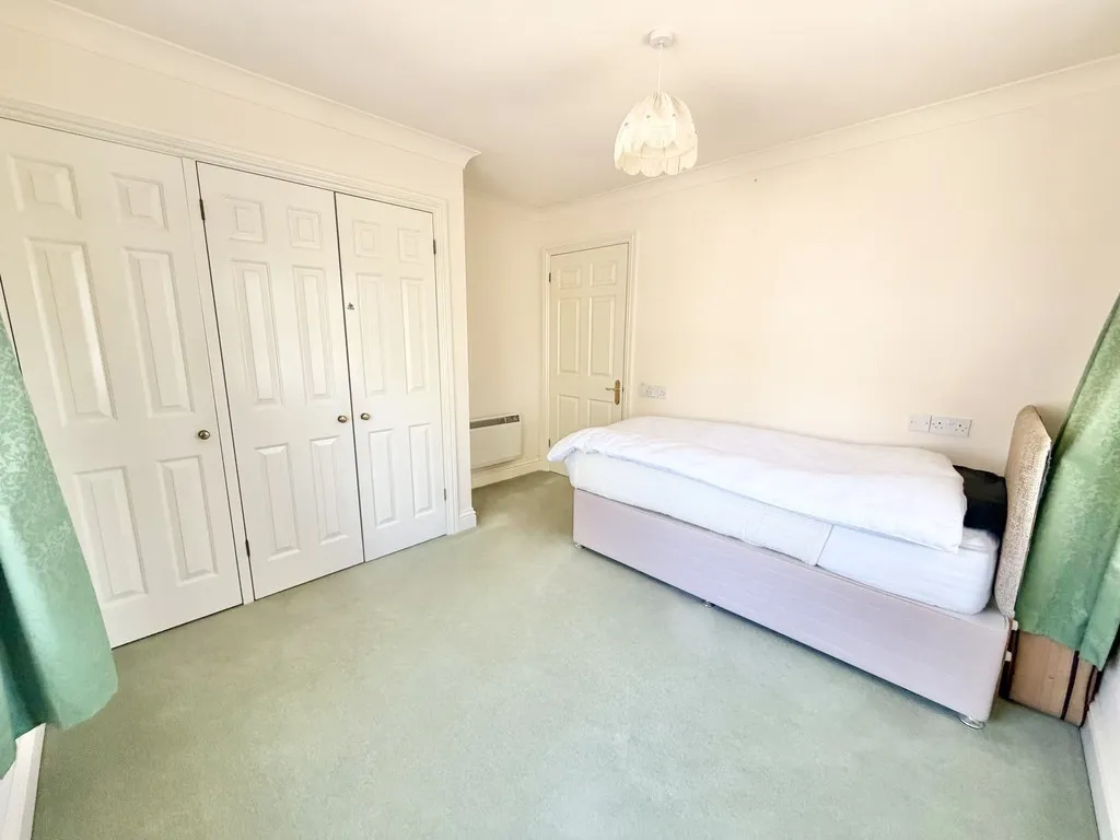 Mytchett, Camberley, photo 8