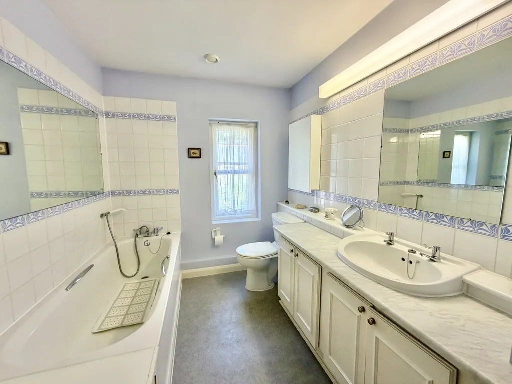 Mytchett, Camberley, photo 12
