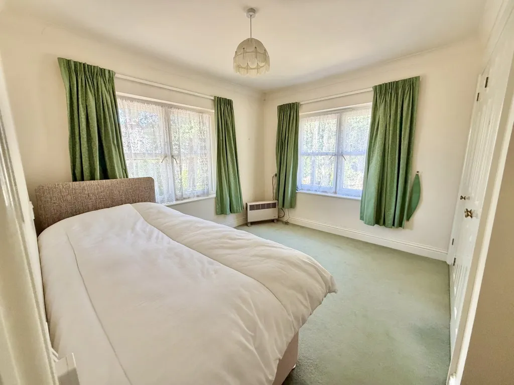 Mytchett, Camberley, photo 9