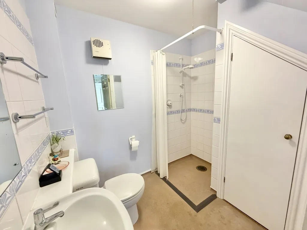 Mytchett, Camberley, photo 7