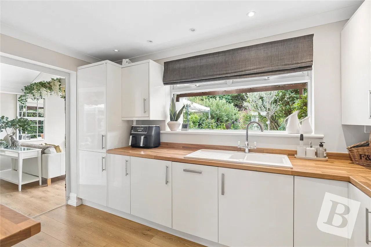 St. Marys Lane, Upminster, RM14, photo 4