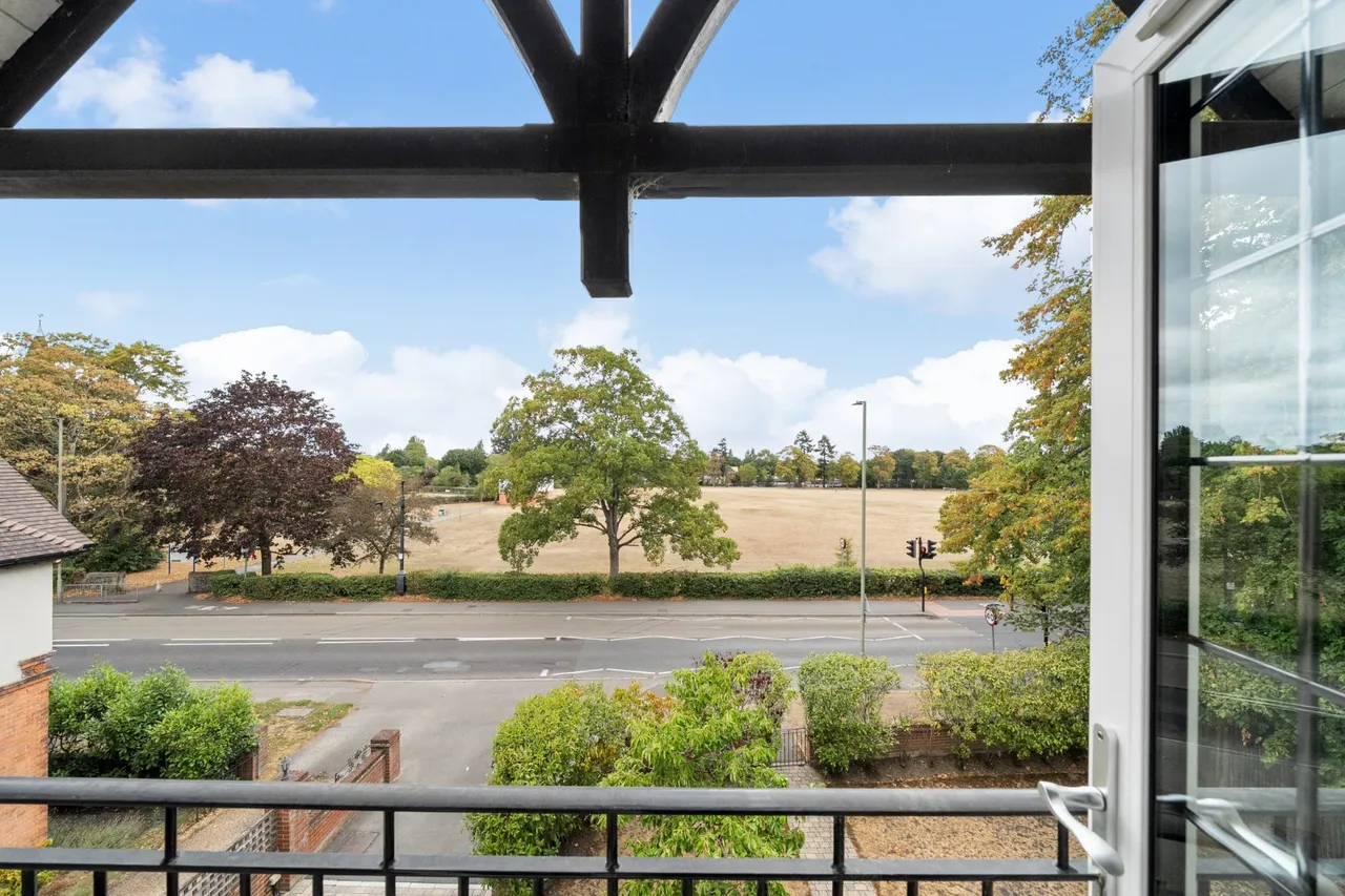 Parvis Road, West Byfleet, KT14, photo 4