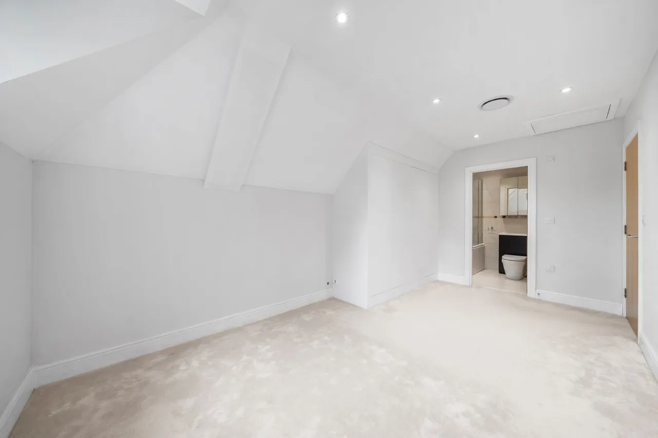 Parvis Road, West Byfleet, KT14, photo 12