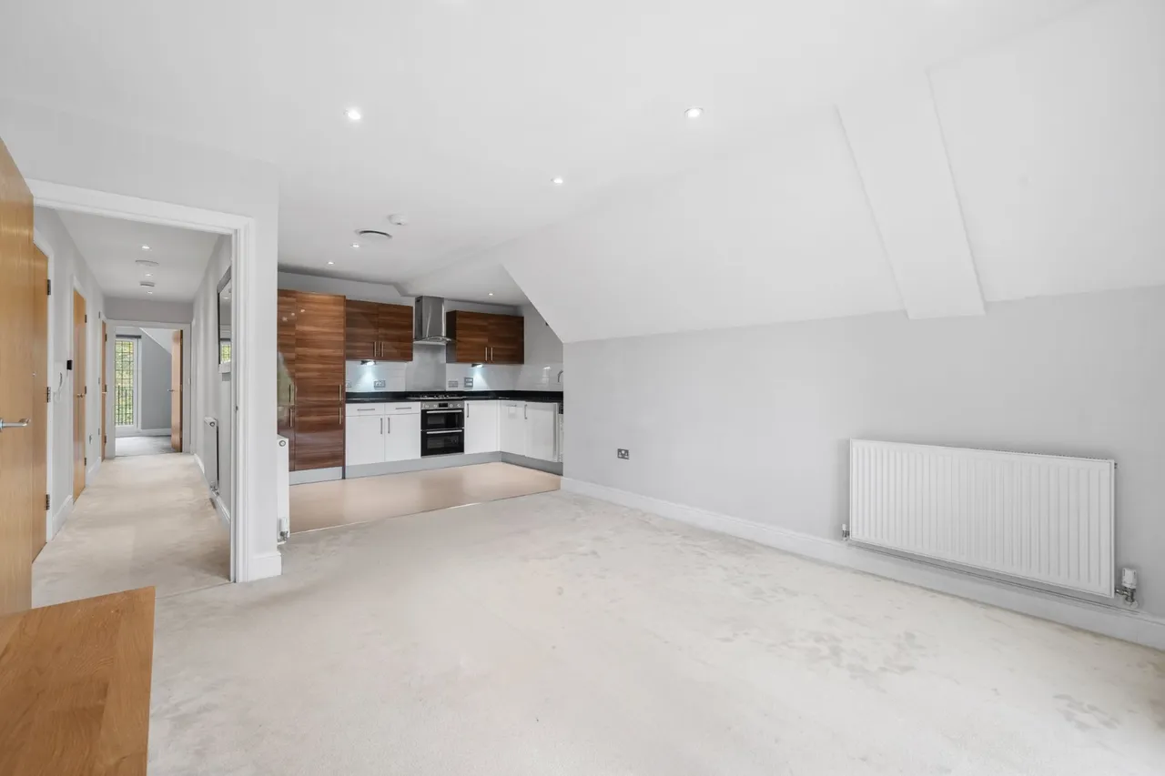 Parvis Road, West Byfleet, KT14, photo 5