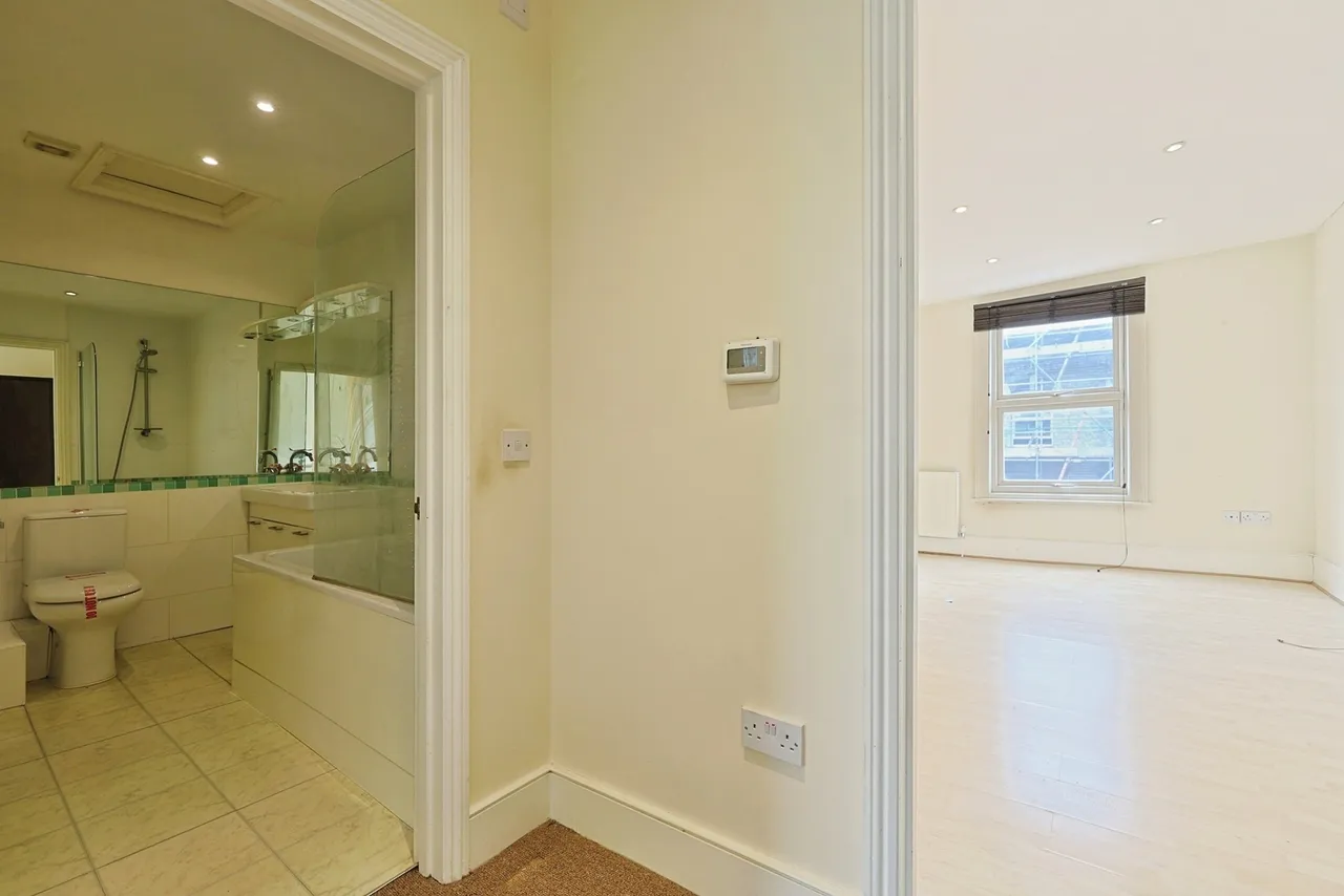 Battersea Park Road, London, SW11, photo 19