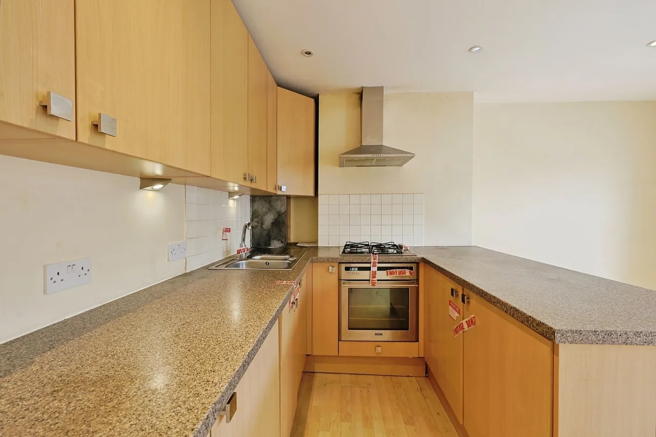 Battersea Park Road, London, SW11, photo 12