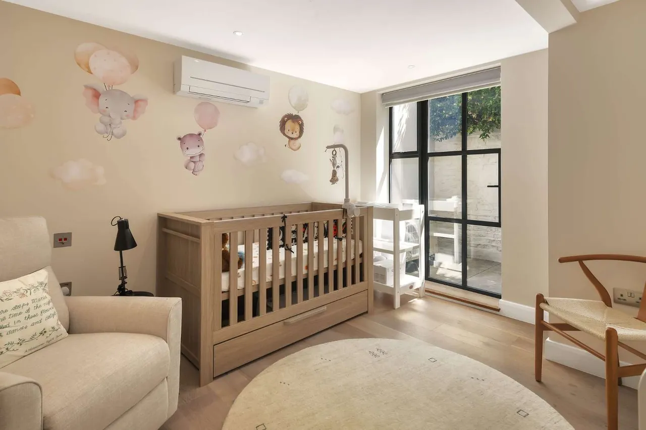 Hillgate Place, London, W8, photo 10