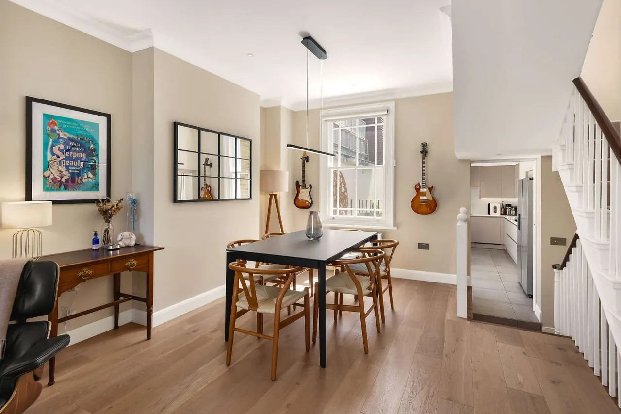 Hillgate Place, London, W8, photo 3