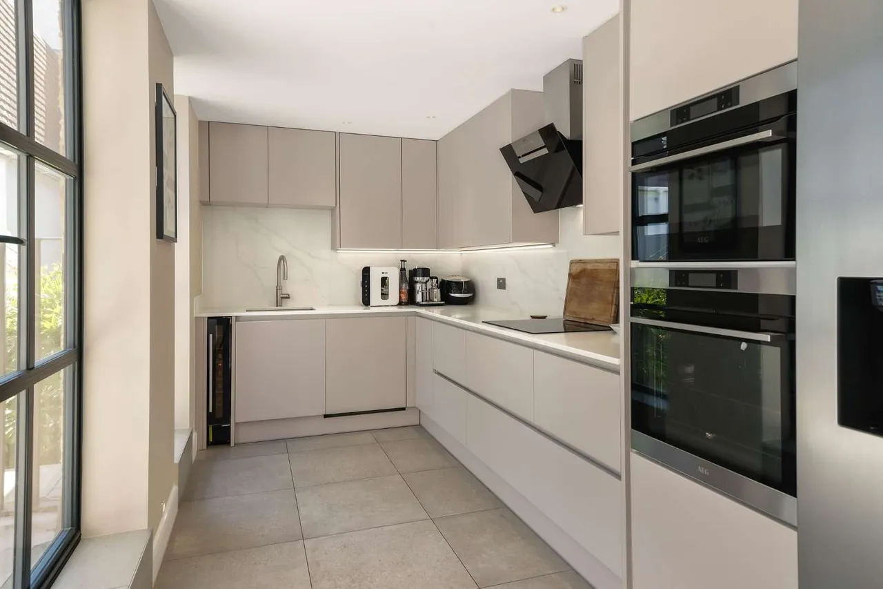 Hillgate Place, London, W8, photo 5