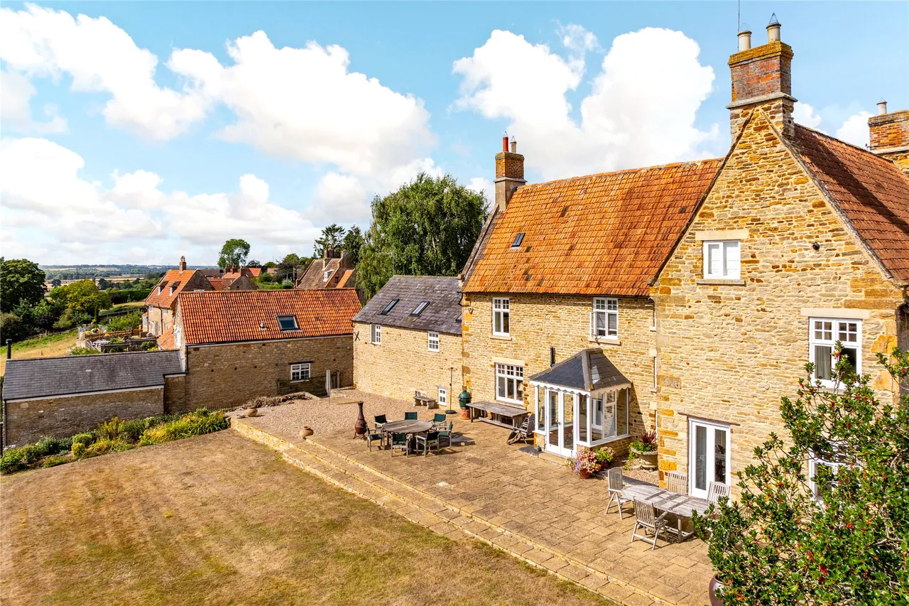 High Street, Great Doddington, NN29, photo 37