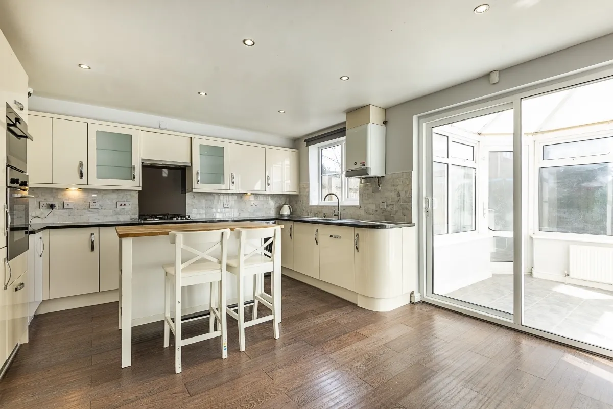5 bed house to rent — Livesey Close Kingston upon Thames KT1