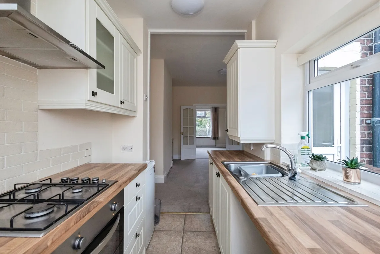 Victoria Street, Hyde, SK14, photo 13
