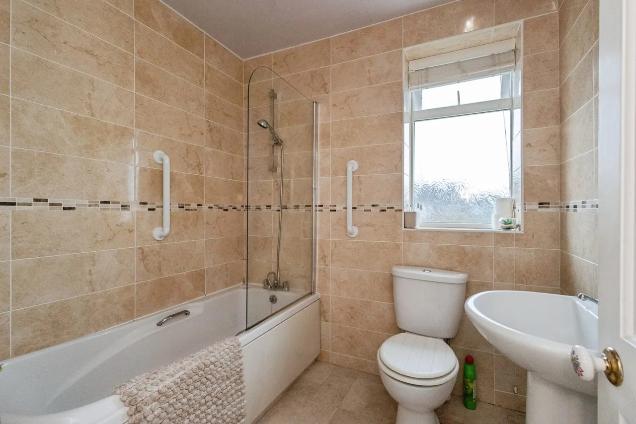 Victoria Street, Hyde, SK14, photo 20