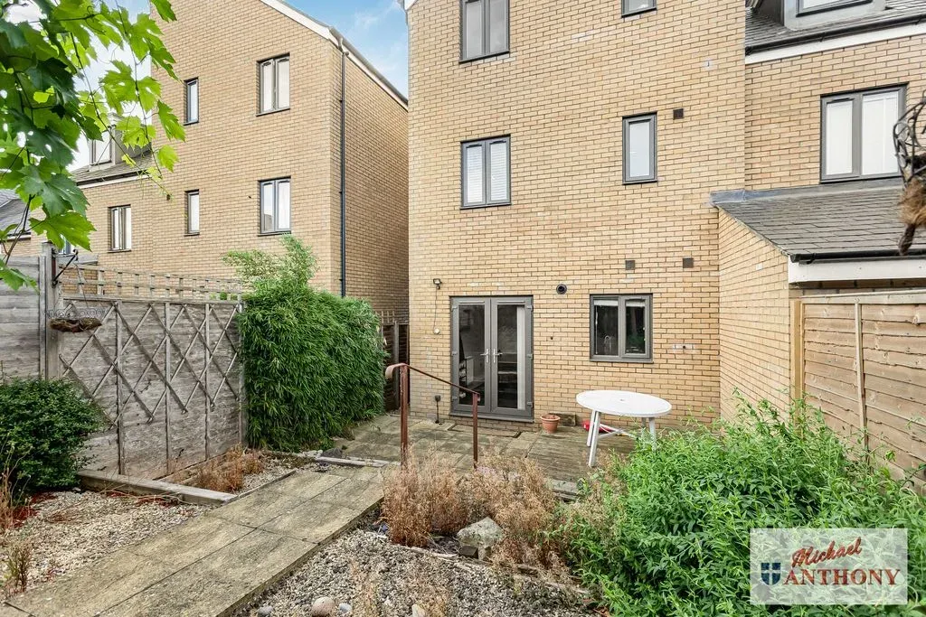Selkirk Drive, Oakridge Park, Milton Keynes, Buckinghamshire, MK14 6FH, photo 14