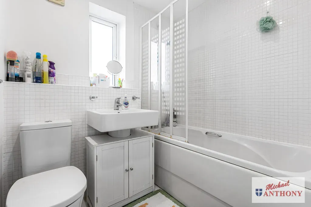 Selkirk Drive, Oakridge Park, Milton Keynes, Buckinghamshire, MK14 6FH, photo 11