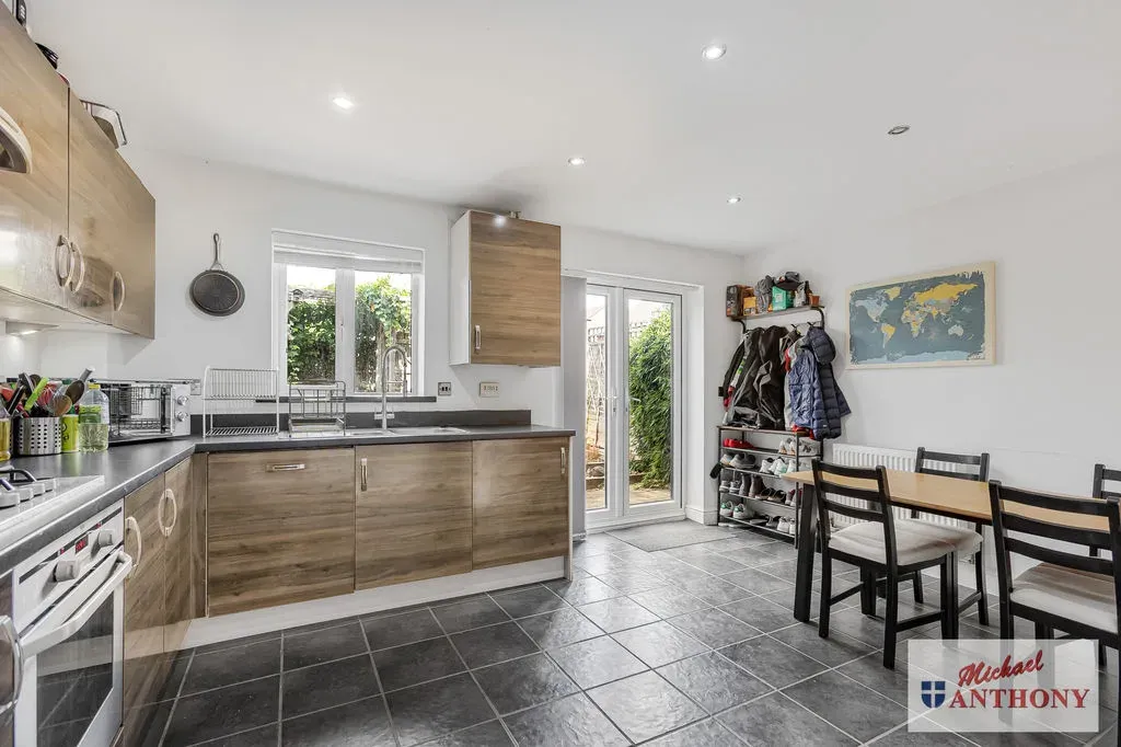 Selkirk Drive, Oakridge Park, Milton Keynes, Buckinghamshire, MK14 6FH, photo 2