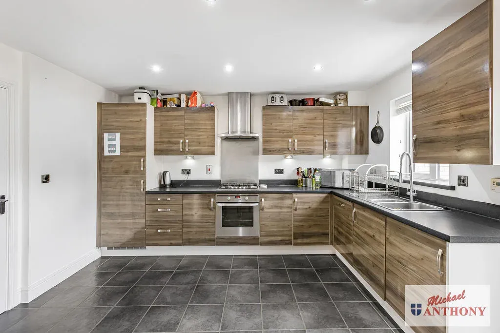 Selkirk Drive, Oakridge Park, Milton Keynes, Buckinghamshire, MK14 6FH, photo 5