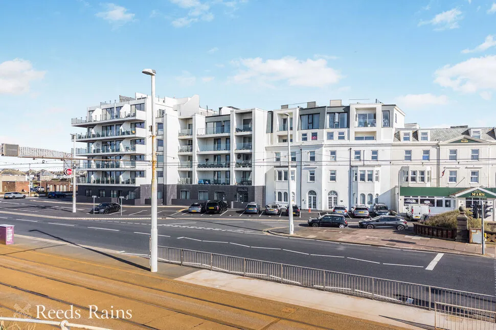 2 bed flat for sale — New South Promenade, Blackpool, Lancashire, FY4