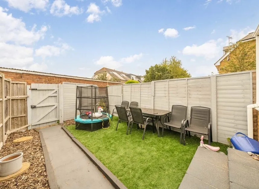 Ashdene Close, Ashford, TW15, photo 8