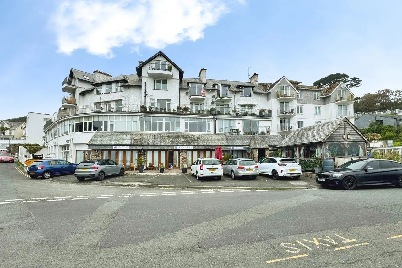 2 bed flat for sale, Marine Drive, Looe, PL13