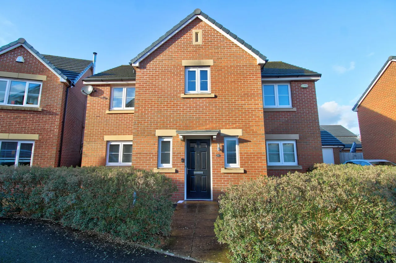 4 bed house for sale, Obama Grove, Newport, NP10