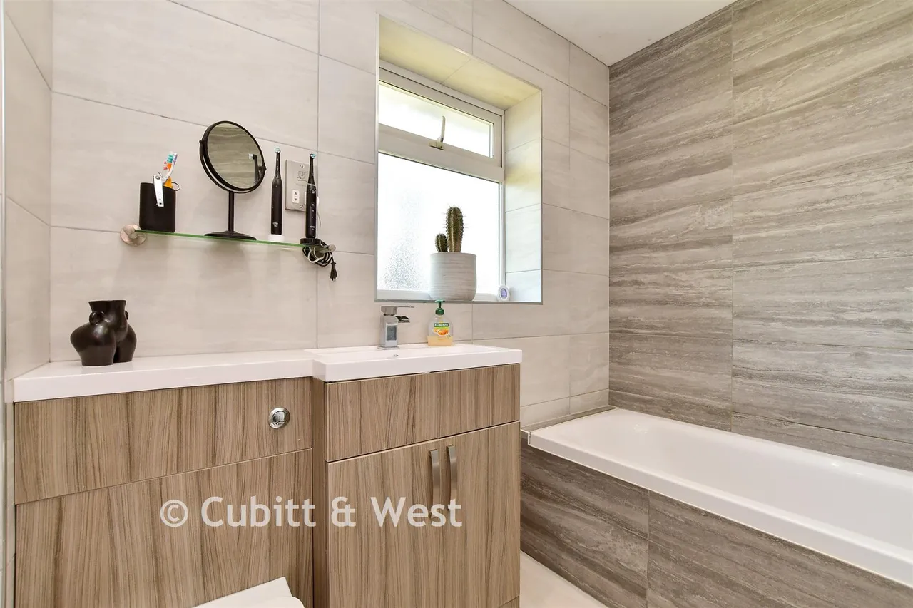Springfield Gardens, Worthing, BN13, photo 13