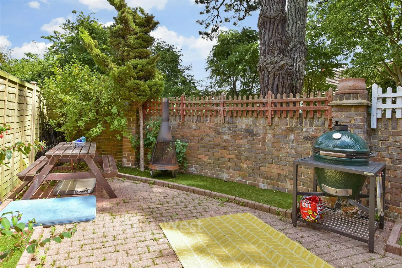 Springfield Gardens, Worthing, BN13, photo 15