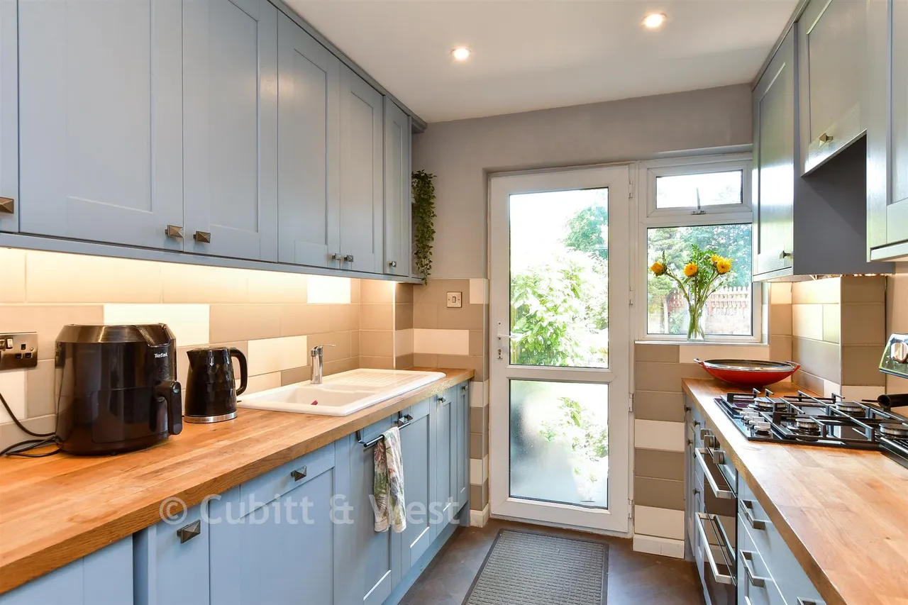 Springfield Gardens, Worthing, BN13, photo 4