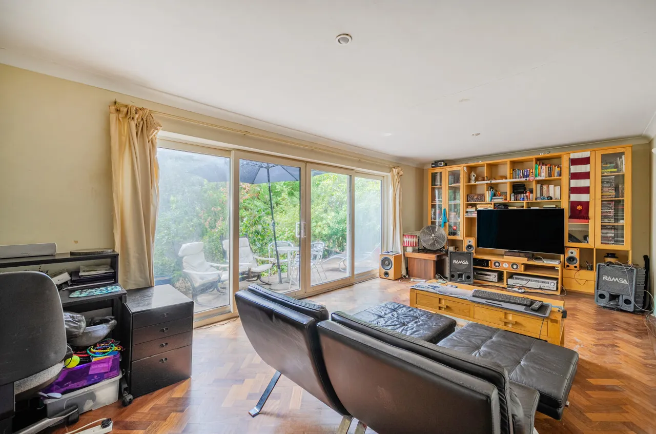 Barrens Close, Woking, GU22, photo 2