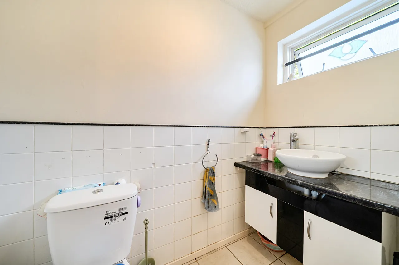 Brickett Close, Ruislip, HA4, photo 18