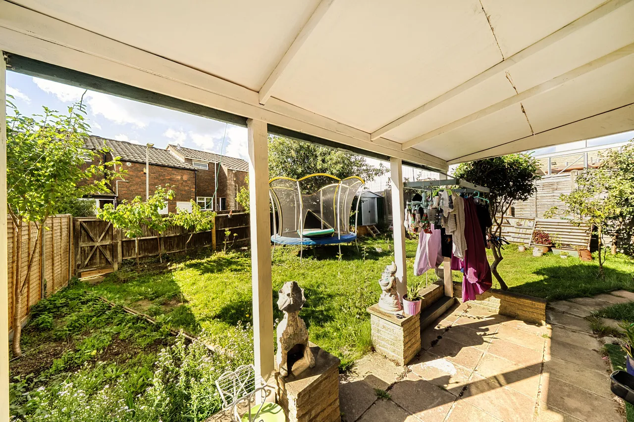 Brickett Close, Ruislip, HA4, photo 19