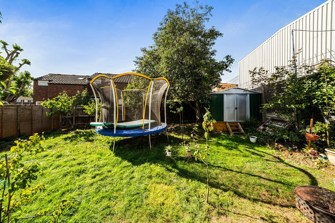 Brickett Close, Ruislip, HA4, photo 11