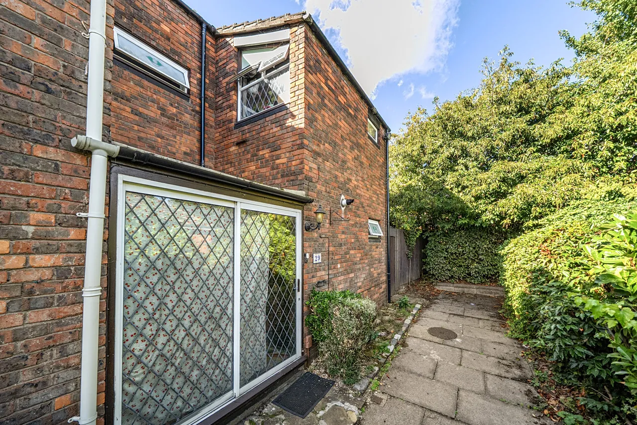 Brickett Close, Ruislip, HA4, photo 20