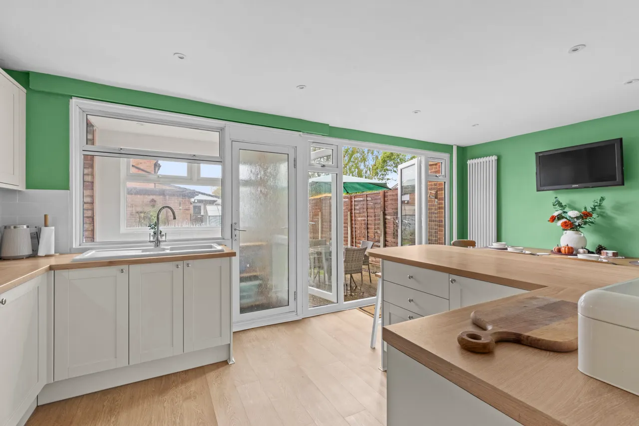 Ingram Avenue, Aylesbury, HP21, photo 3