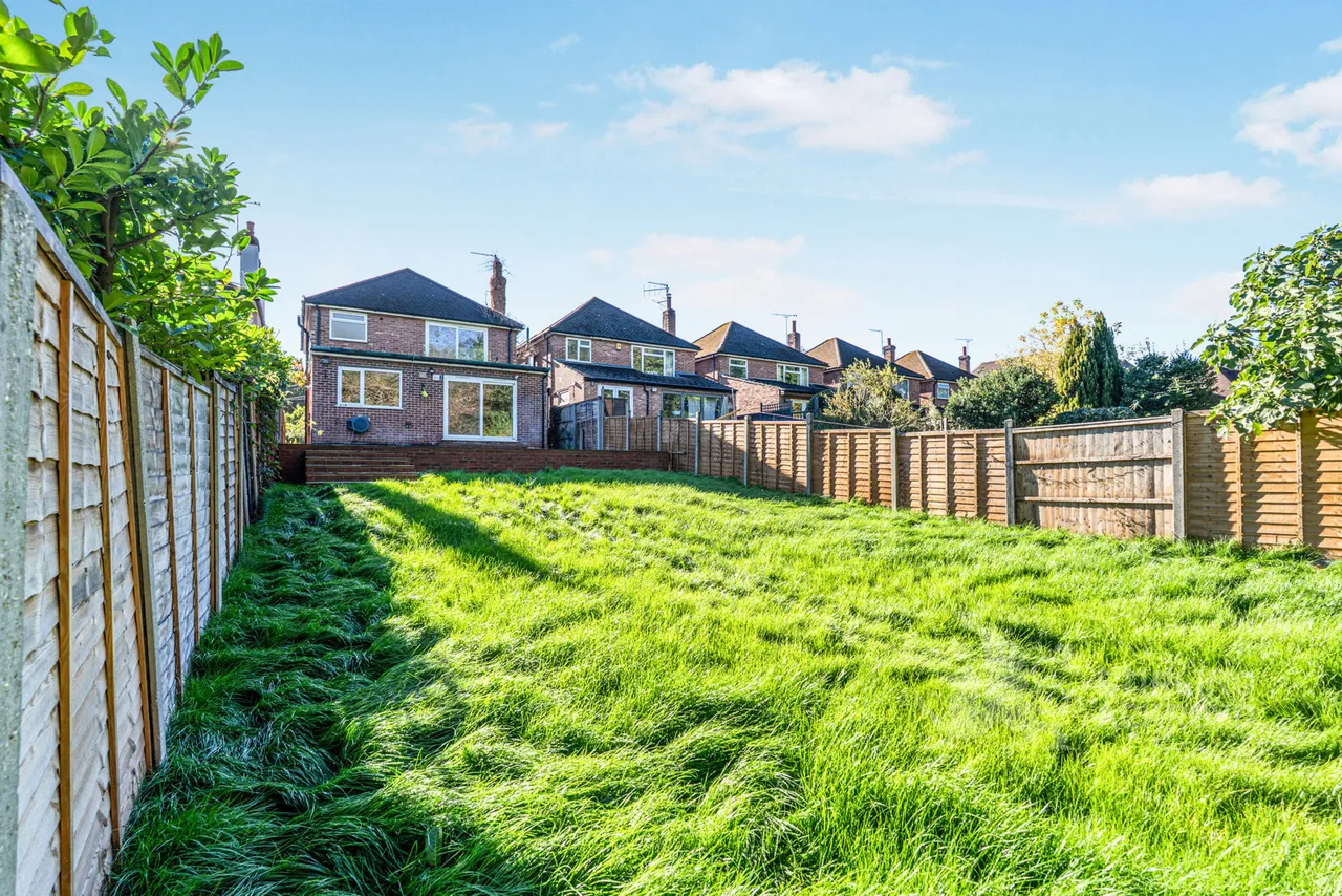 Woodlands Avenue, West Byfleet, KT14, photo 6