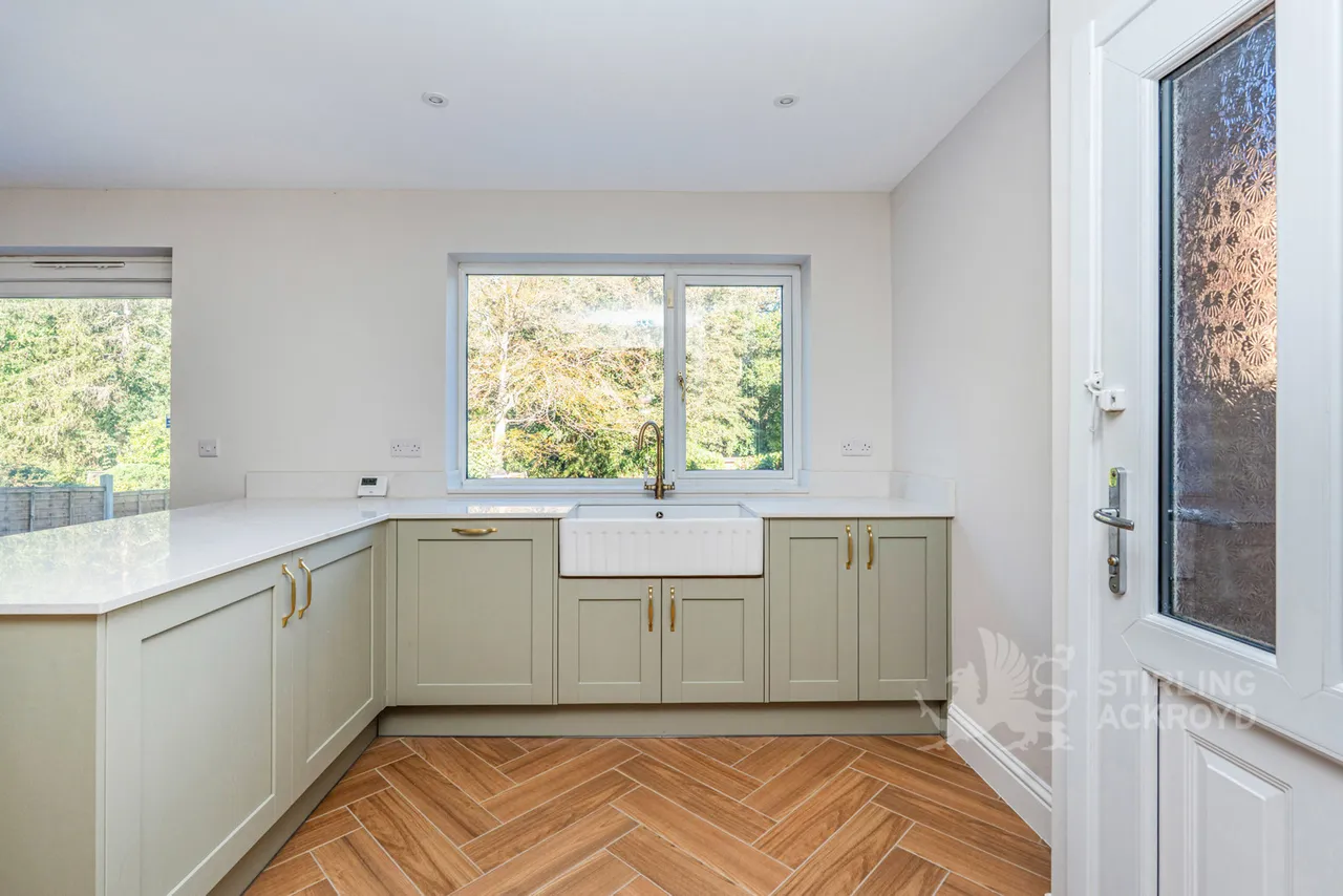 Woodlands Avenue, West Byfleet, KT14, photo 10