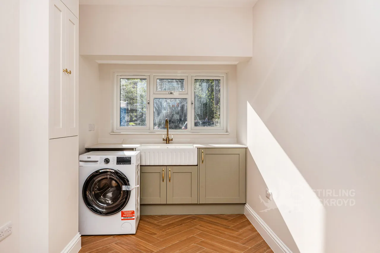 Woodlands Avenue, West Byfleet, KT14, photo 12