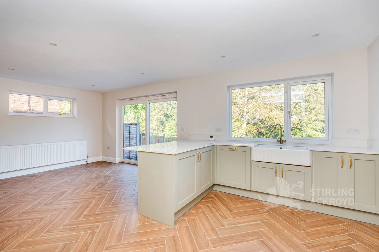 Woodlands Avenue, West Byfleet, KT14, photo 9