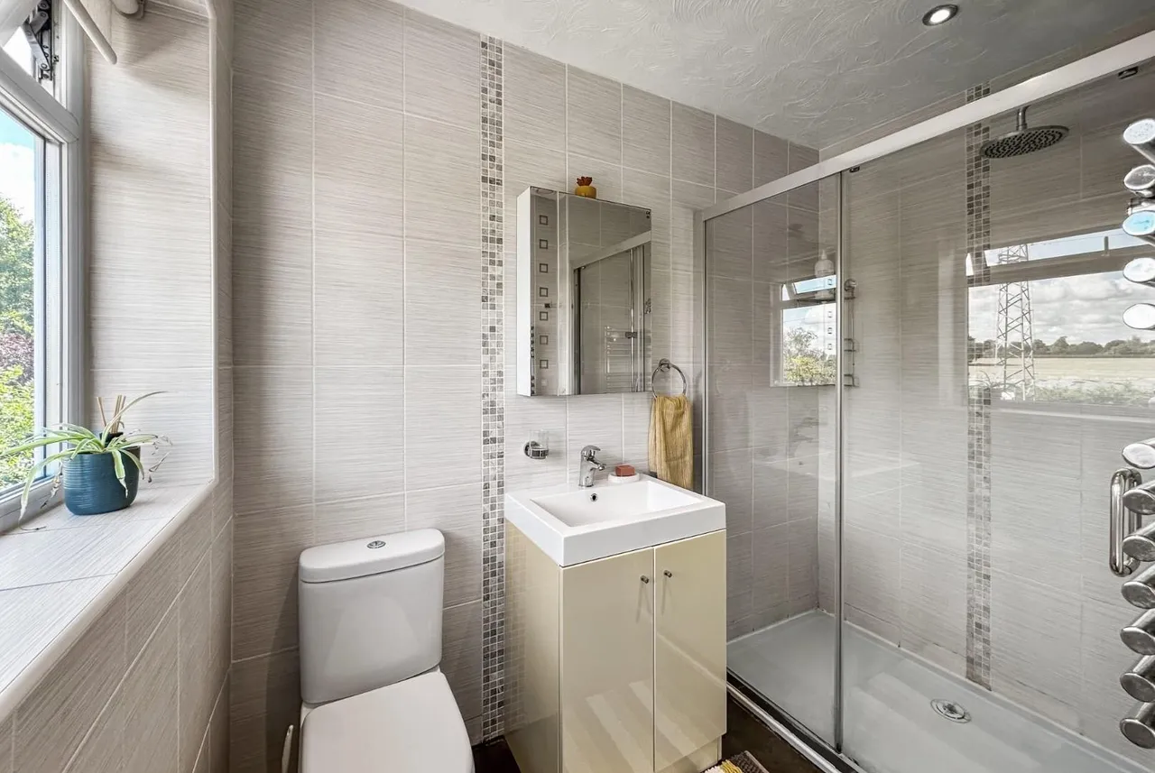 Canterbury Road, Hale, Cheshire WA15 8PL, photo 11