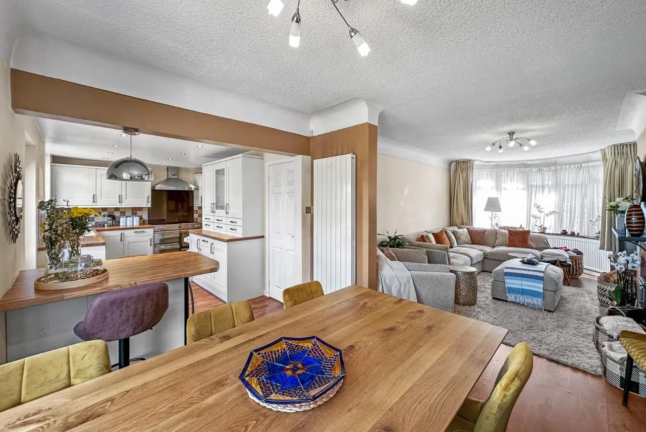 Canterbury Road, Hale, Cheshire WA15 8PL, photo 2