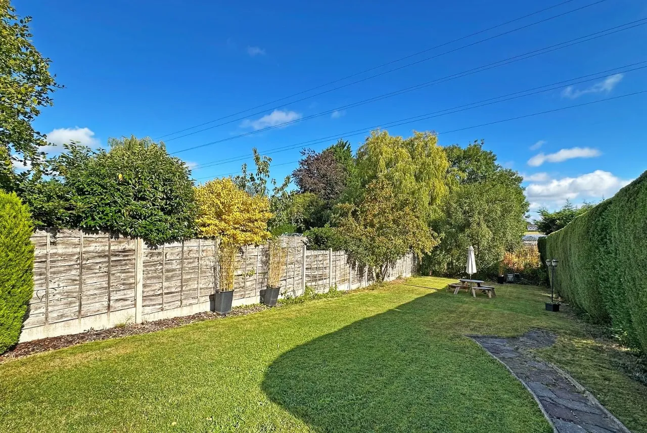 Canterbury Road, Hale, Cheshire WA15 8PL, photo 3