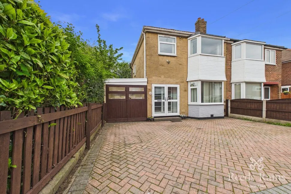 3 bed house for sale — Alden Crescent, Pontefract, West Yorkshire, WF8